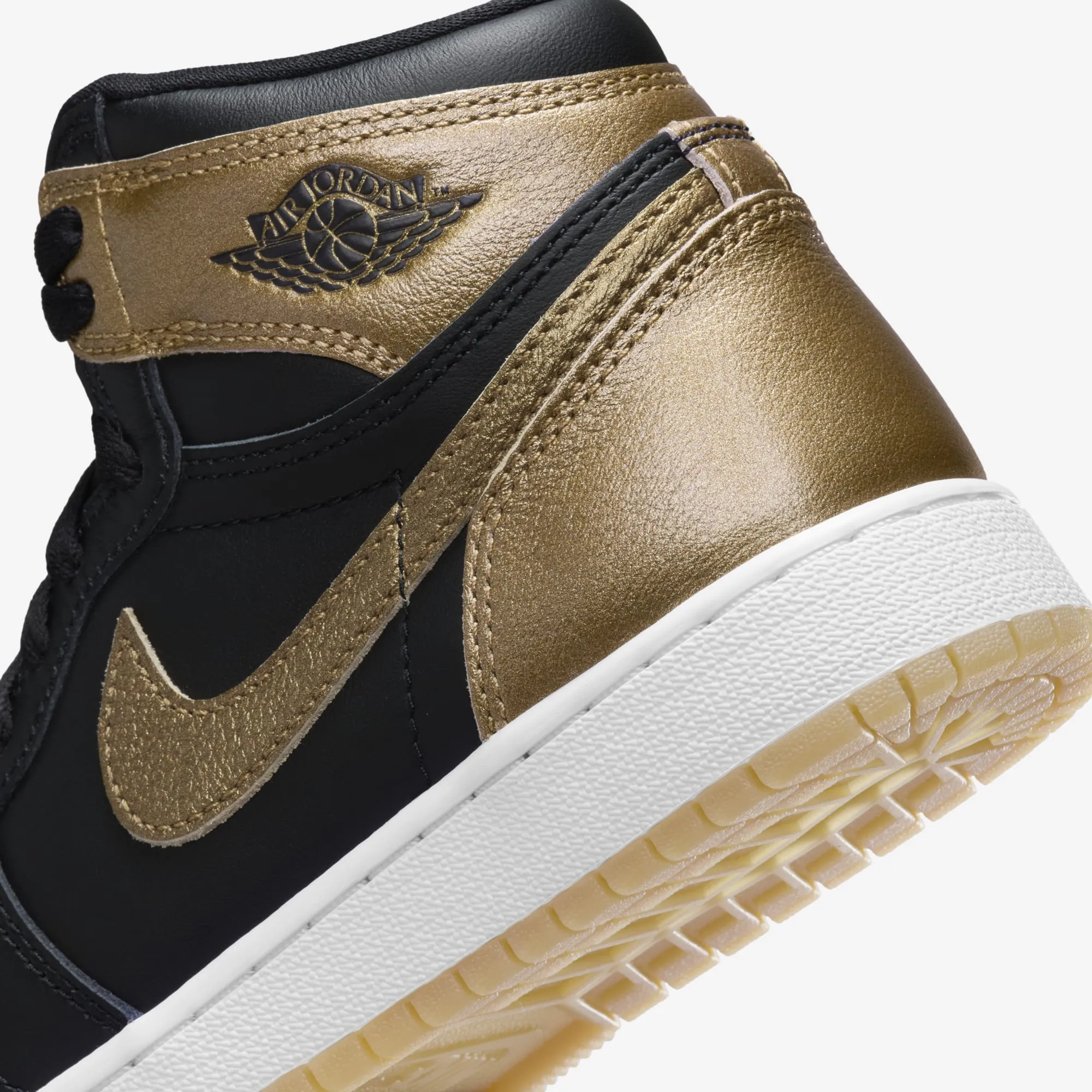 (GS) Air Jordan 1 Retro High OG 'Metallic Gold' (2024) FD1437-071